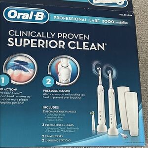 Oral-B Professional Care 2000 Electric Toothbrush Set - White